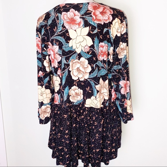 *SOLD* Torrid Mixed Floral Tie Front Kimono Top - Picture 3 of 8